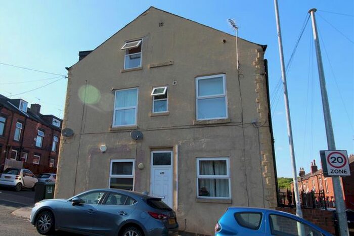 3 Bedroom Flat To Rent In Broadgate Lane, Horsforth, Leeds, LS18