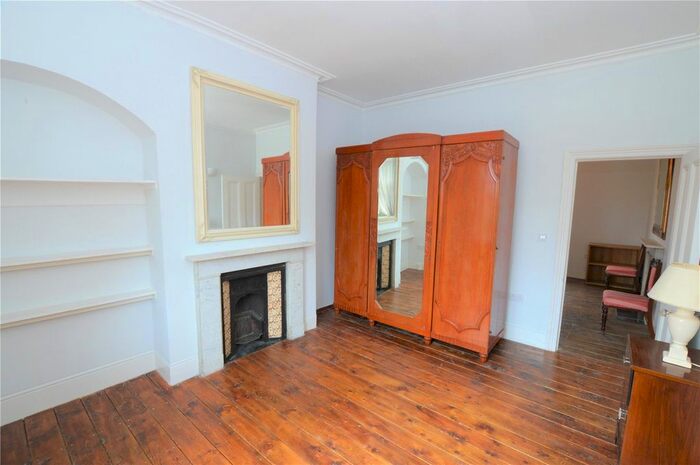 1 Bedroom Flat To Rent In Gleneldon Road, London, SW16
