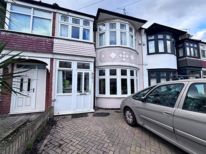 5 Bedroom House To Rent In Woodside Gardens, London, E4