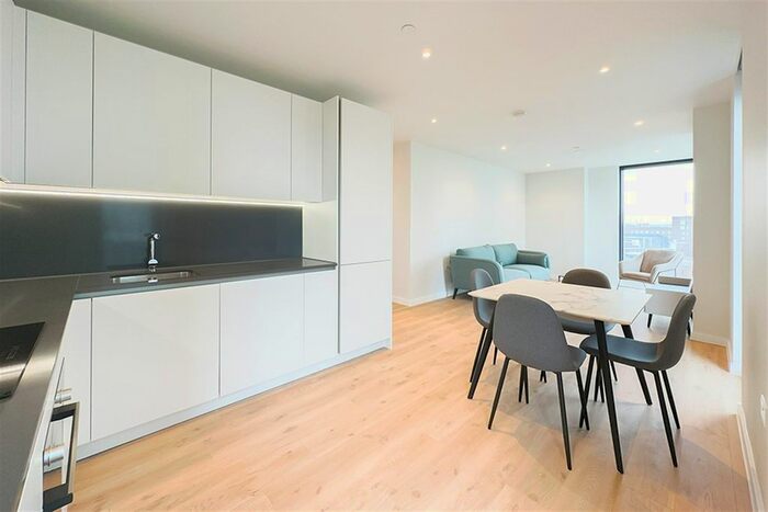 2 Bedroom Flat To Rent In The Gate, Meadowside, M4