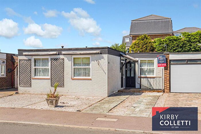2 Bedroom Terraced Bungalow For Sale In Lampits, Hoddesdon, EN11