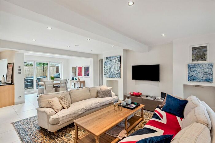 2 Bedroom Detached House To Rent In Station Road, London, SW13