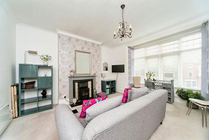 2 Bedroom Flat For Sale In Grassington Road, Eastbourne, BN20