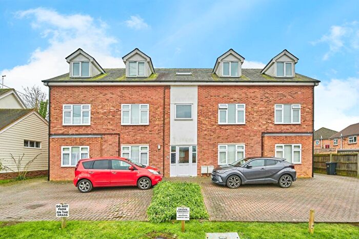 2 Bedroom Flat For Sale In Birdbush Avenue, Saffron Walden, CB11