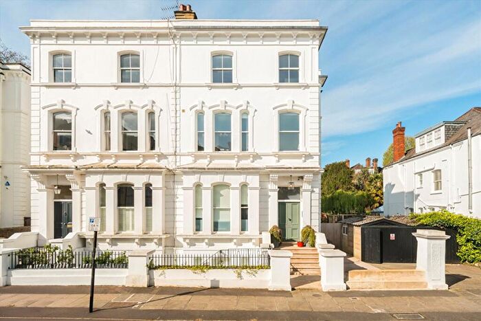 2 Bedroom Flat To Rent In Hampstead Hill Gardens, London, NW3