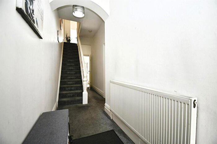 3 Bedroom Terraced House For Sale In East Park Avenue, Hull, HU8