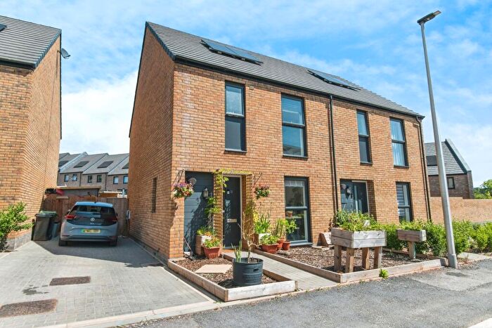 3 Bedroom Semi-Detached House For Sale In Chalk Street, Exeter, Devon, EX4