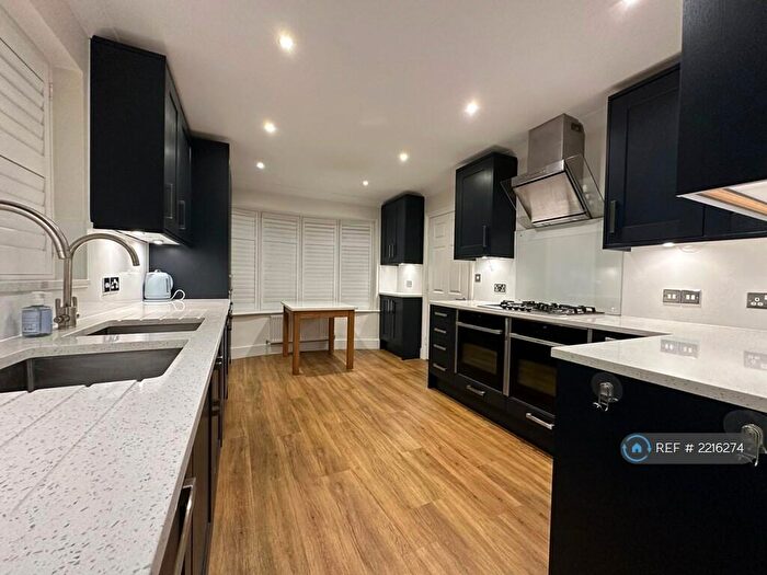 6 Bedroom Semi-Detached House To Rent In Sinclair Grove, London, NW11