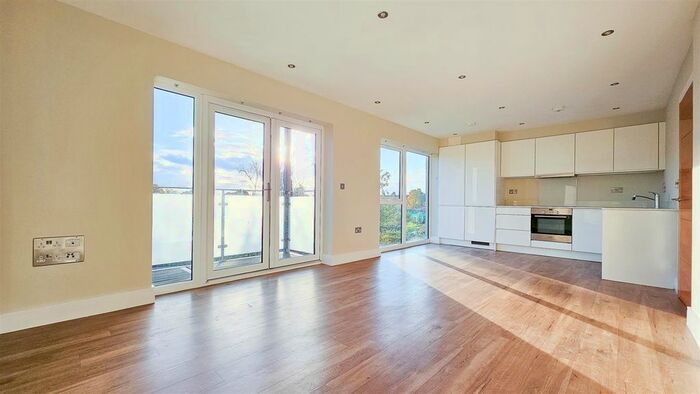 2 Bedroom Flat To Rent In Fern Court, Kingswood Place, Hayes, UB4