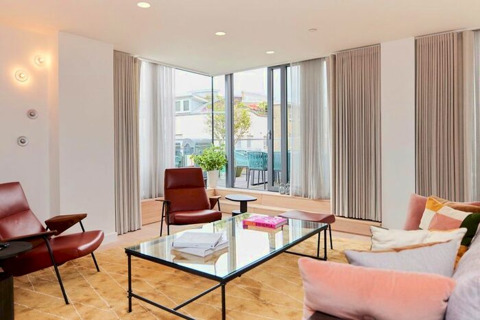 3 Bedroom Flat To Rent In Berwick Street, London, W1F