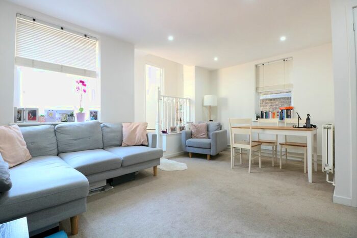1 Bedroom Flat To Rent In Percy Road, London, W12