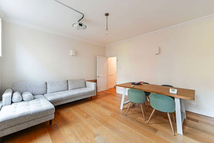 3 Bedroom Maisonette To Rent In Rochester Row, Westminster, London, SW1P