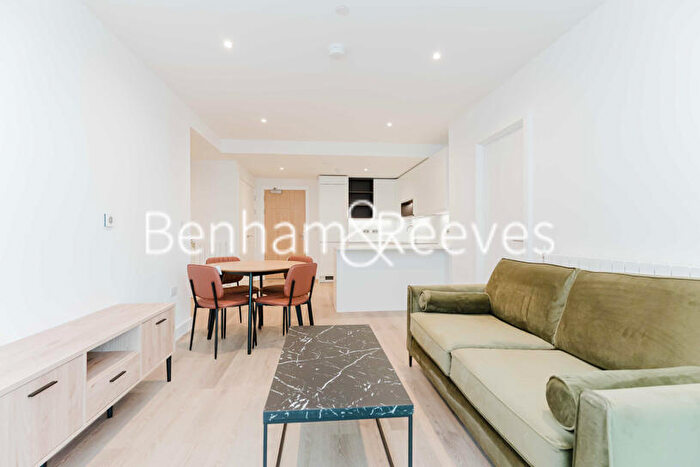2 Bedroom Apartment To Rent In Banks Road, Kidbrooke Village, SE3