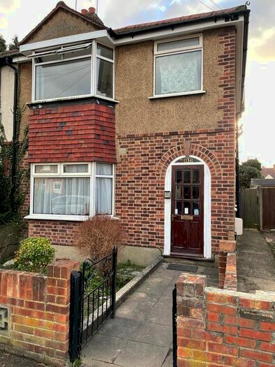 3 Bedroom Semi-Detached House To Rent In Gould Road, Bedfont, TW14
