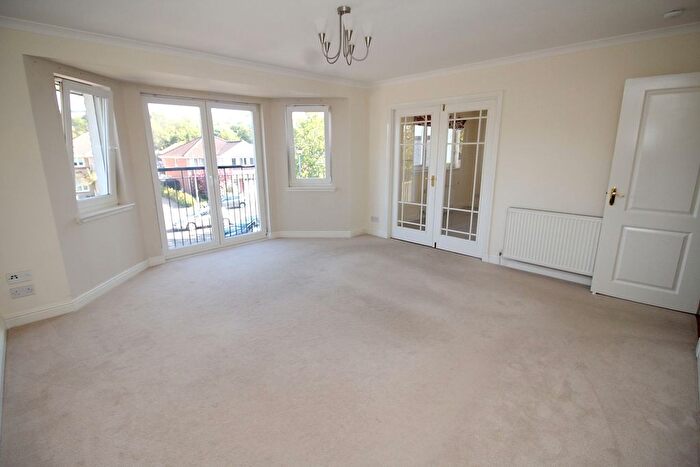 2 Bedroom Flat For Sale In Oakburn Walk, Jamestown, Alexandria, G83