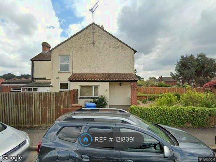 3 Bedroom Semi-Detached House To Rent In Malvern Close, Ipswich, IP3