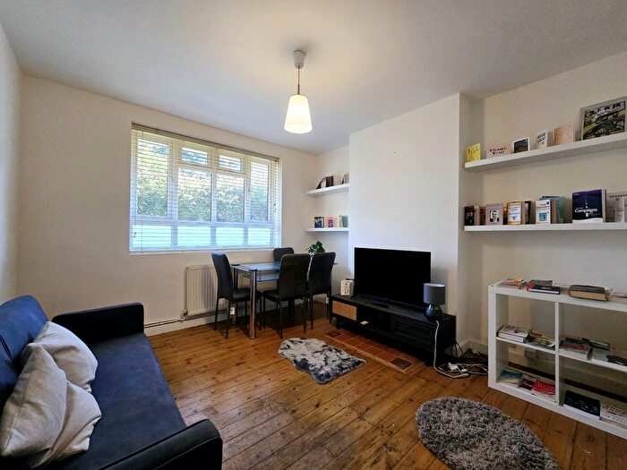 2 Bedroom Flat For Sale In Kings Avenue, SW4