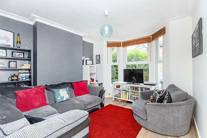 1 Bedroom Flat To Rent In Squires Lane, Finchley, N3