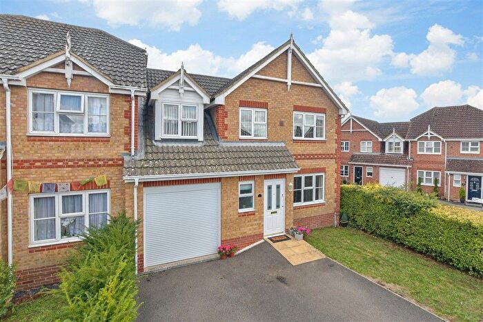 4 Bedroom Semi Detached House For Sale In Robert Brundett Close, Kennington, Kent, TN24