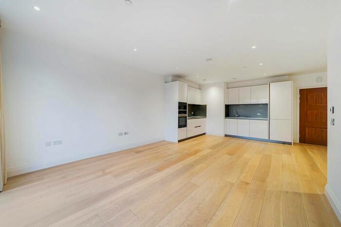 2 Bedroom Flat To Rent In Teddington Riverside, Teddington, TW11