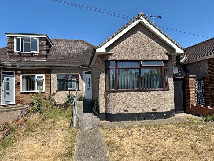 3 Bedroom Semi-Detached Bungalow For Sale In The Pines, Stifford Clays, RM16