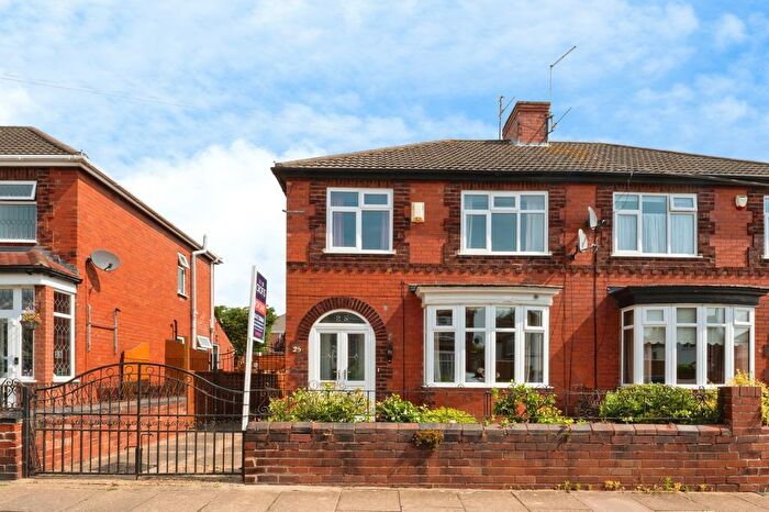 3 Bedroom Semi Detached House For Sale In Ashtree Avenue, Grimsby, DN34