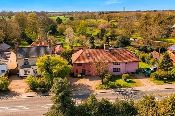 3 Bedroom Cottage For Sale In Hellington Corner, Bergh Apton, Norwich, NR15