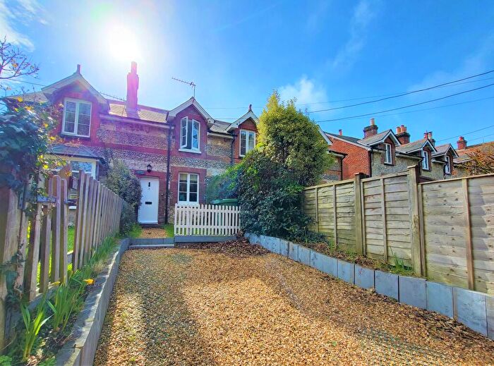 3 Bedroom Cottage To Rent In Moons Hill, Totland, PO39