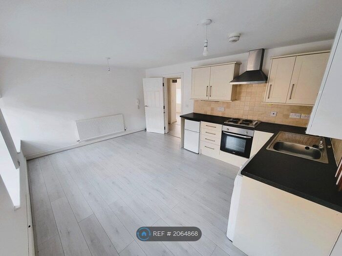 2 Bedroom Flat To Rent In Ightenhill Street, Padiham, Burnley, BB12