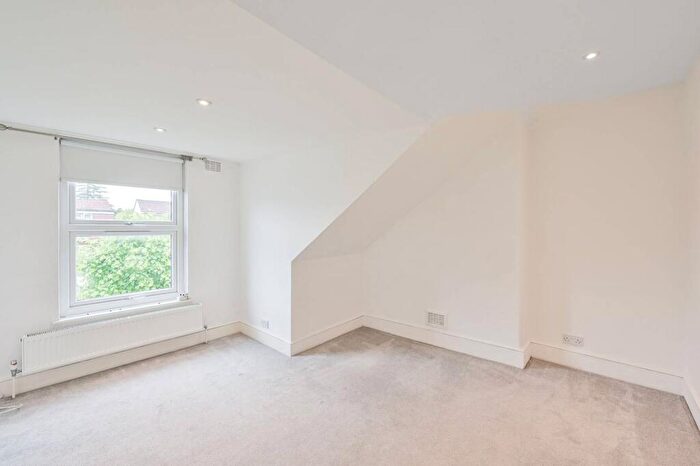1 Bedroom Flat To Rent In Connaught Road, Harlesden, London, NW10