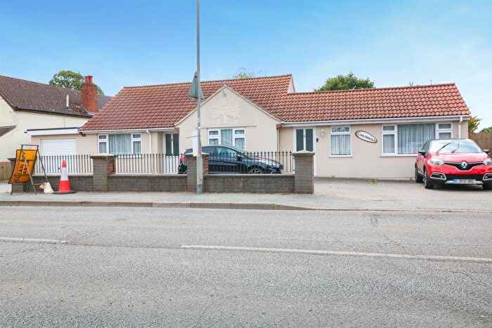 4 Bedroom Detached Bungalow For Sale In Maldon Road, Hatfield Peverel, Chelmsford, CM3