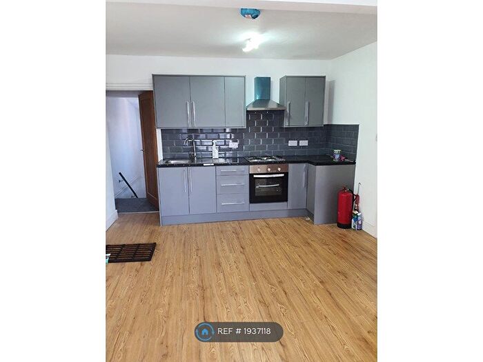 2 Bedroom Flat To Rent In Higher Parr Street, St. Helens, WA9