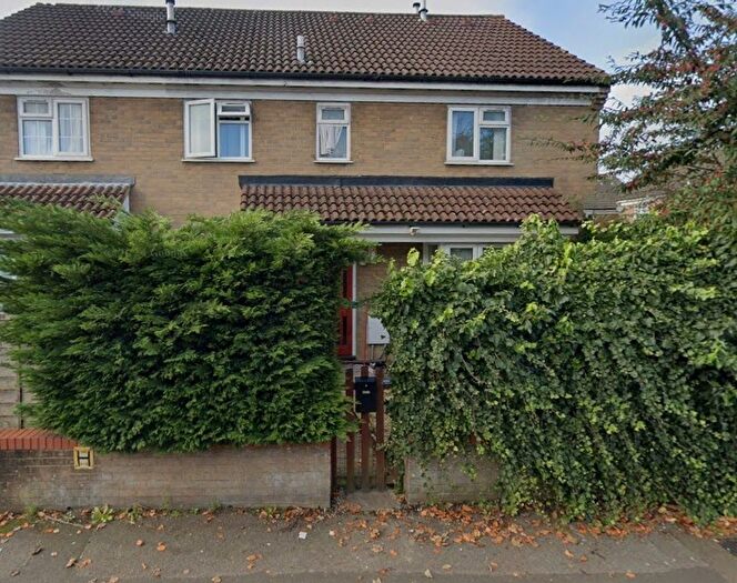 2 Bedroom Semi Detached House To Rent In Biscot Road, Luton, LU3