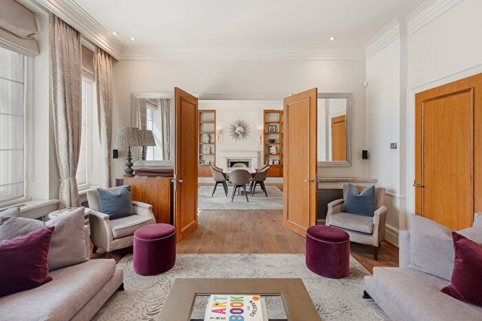 2 Bedroom Flat For Sale In South Street, Mayfair, London, Mayfair, W1K