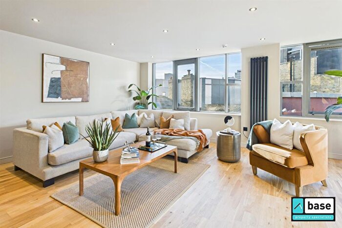 2 Bedroom Flat To Rent In Garden Walk, Shoreditch, EC2A