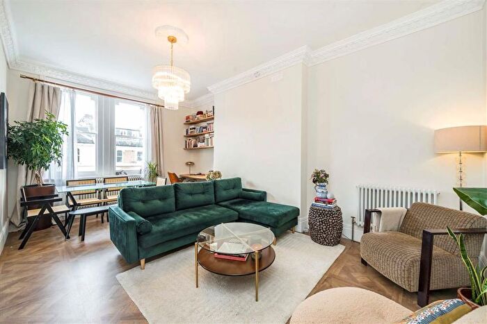 2 Bedroom Flat To Rent In Sinclair Road, London, W14