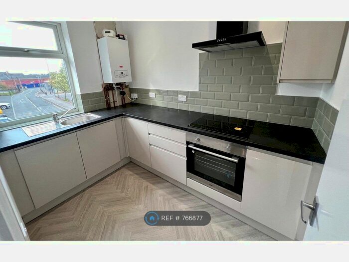 2 Bedroom Flat To Rent In Towngate, Ossett, WF5