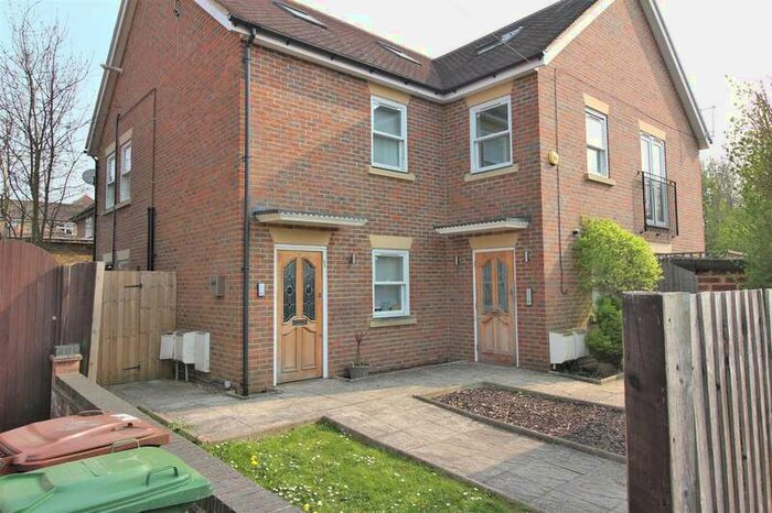 2 Bedroom Apartment To Rent In New Road, Radlett, WD7