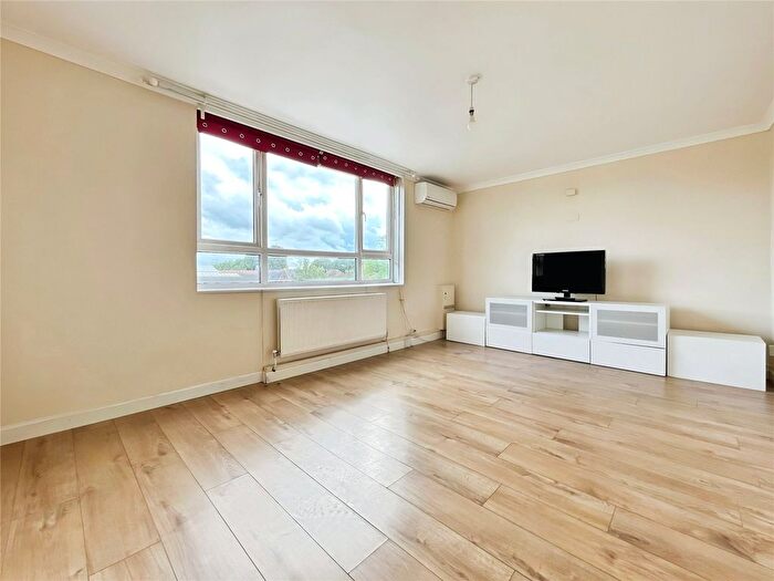 2 Bedroom Flat To Rent In Benson Close, Hounslow, TW3