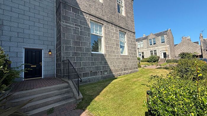 3 Bedroom Flat To Rent In Mary Elmslie Court, Aberdeen, AB24