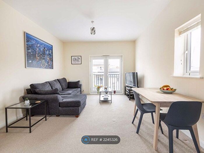 2 Bedroom Flat To Rent In Gascoigns Way, Bristol, BS34