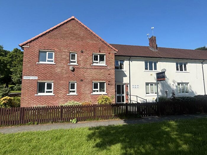 2 Bedroom Apartment For Sale In Hornets Close, Rochdale, Greater Manchester, OL11
