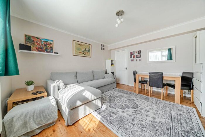 2 Bedroom Flat For Sale In Tina Court, Ravensbourne Park Crescent, Catford, London, SE6