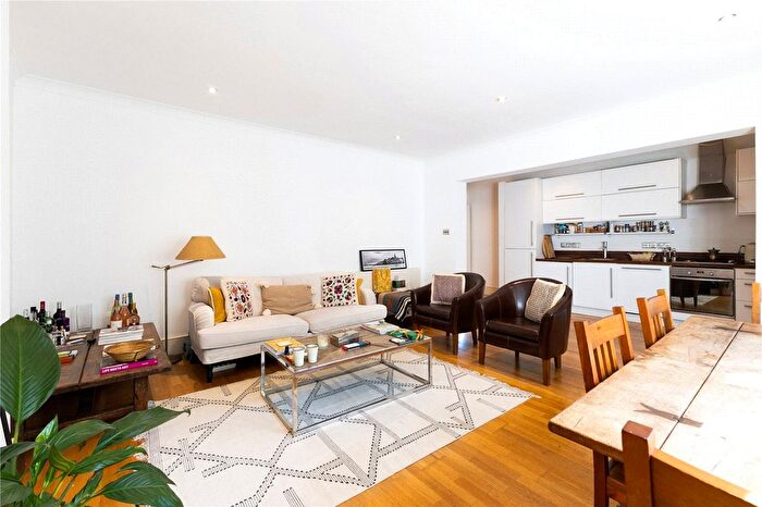 2 Bedroom Flat To Rent In Redcliffe Gardens, Chelsea, London, SW10