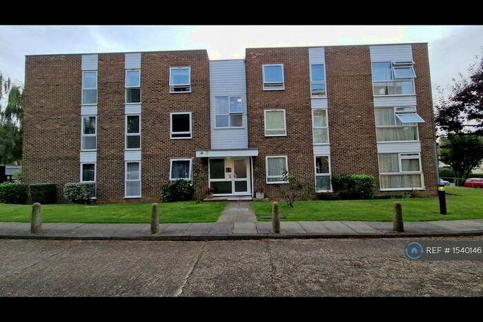 2 Bedroom Flat To Rent In Juniper Court, Sutton, SM2