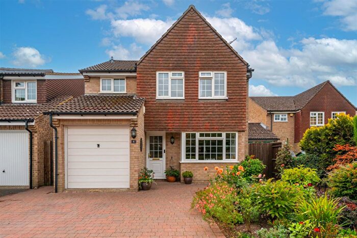 4 Bedroom Detached House For Sale In Collingwood Close, Horley, RH6
