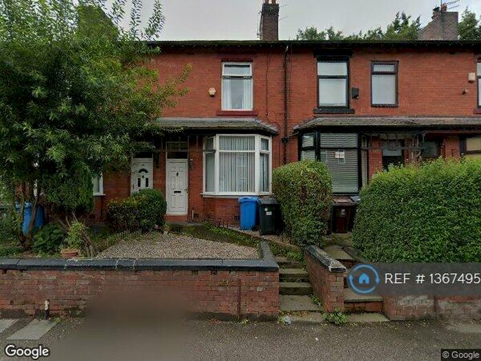 3 Bedroom Terraced House To Rent In Huddersfield Road, Oldham, OL4