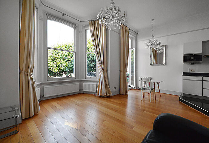 2 Bedroom Apartment To Rent In Redcliffe Square, SW10