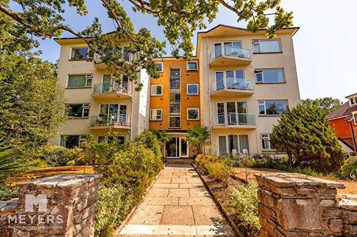 2 Bedroom Flat For Sale In St. Winifreds Road, Bournemouth, BH2