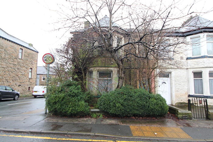 3 Bedroom Semi Detached House For Sale In Padiham Road, Burnley, Lancashire, BB12